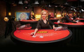 Meja Texas Poker dengan blind tinggi untuk pemain berpengalaman